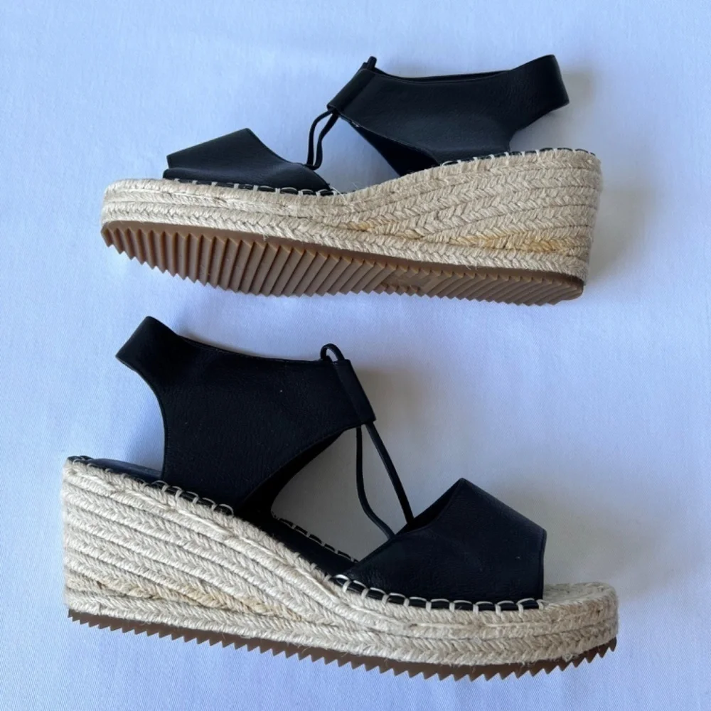 Eileen Fisher features soft